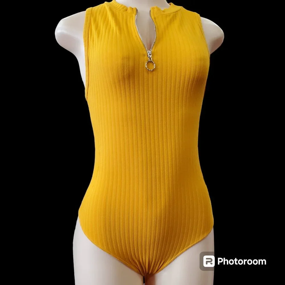 NWT Aronia Women's Sleeveless Knit Bodysuit 1/4 Zip Up Front Closure, Size S/M